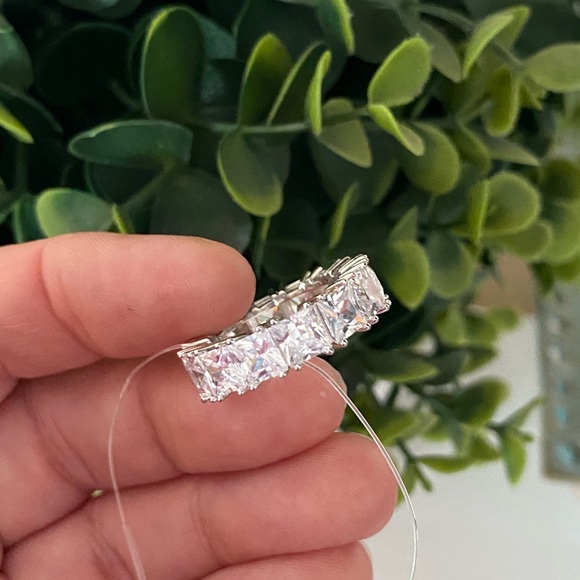 Brand New thick Sparkling cubic zirconia Sterling Silver 925 Band size 7 - Picture 4 of 7